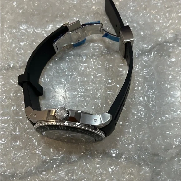 NWTGucci Men's Black and Silver Dive Watch - Picture 5 of 10